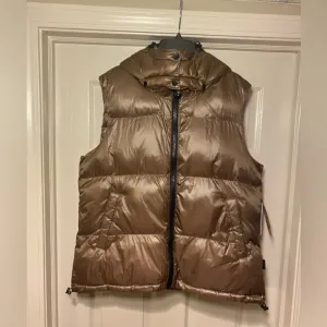 NWT Sanctuary Women’s Puffer Up Lustrous Puffer Vest in‎ Mink Down Alternative