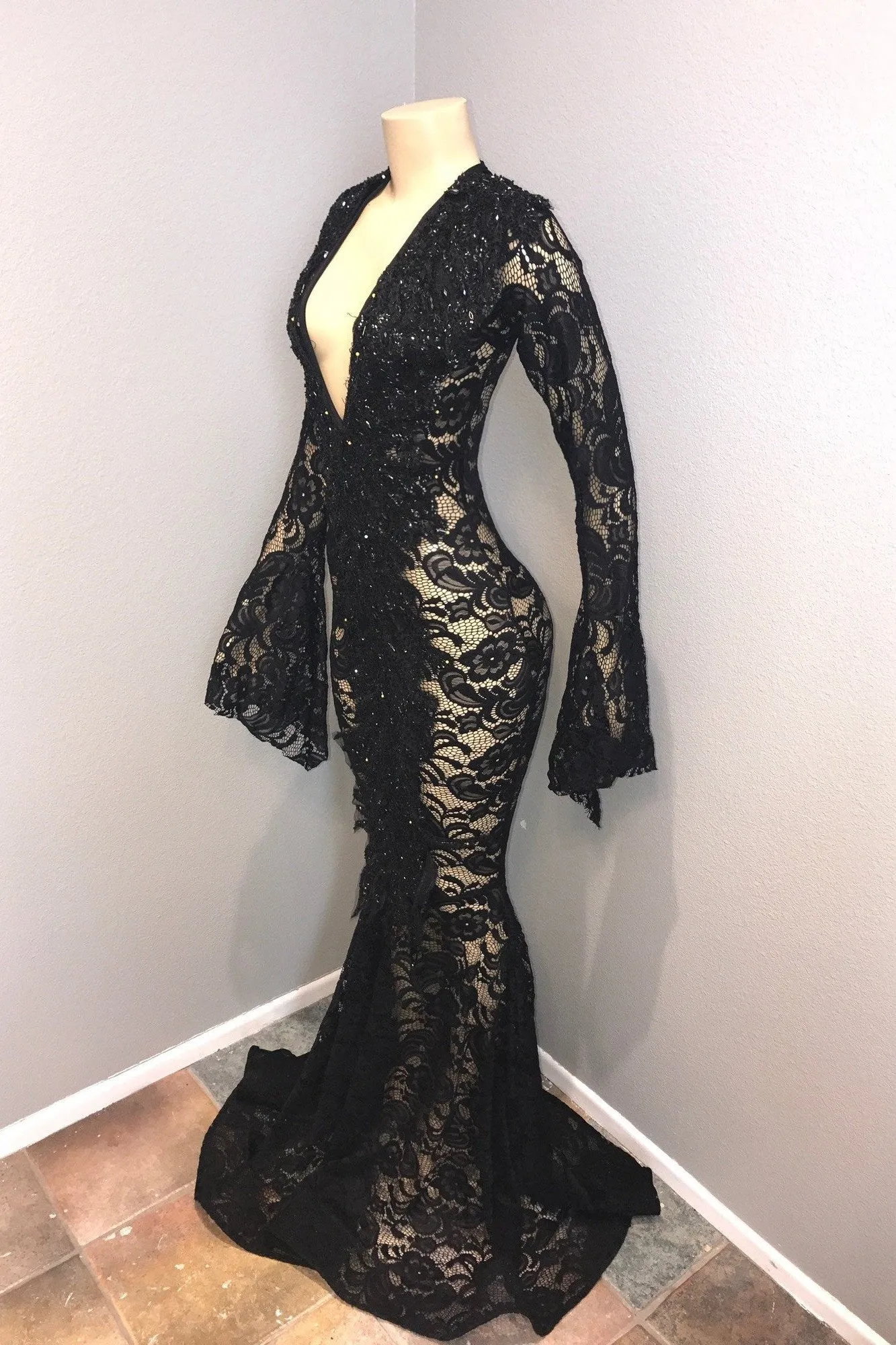 Sexy Long Sleeves Black Mermaid Prom Dress Lace V-neck Long