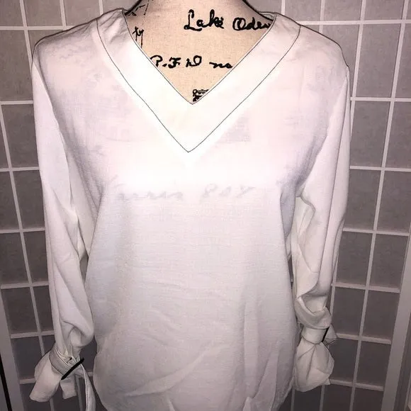 YIZHINUO - Brand New V Neck Blouse