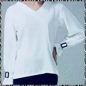 YIZHINUO - Brand New V Neck Blouse